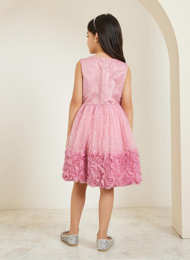 ستايلي فستان لامع بلا أكمام وتفاصيل فيونكة - Image 4